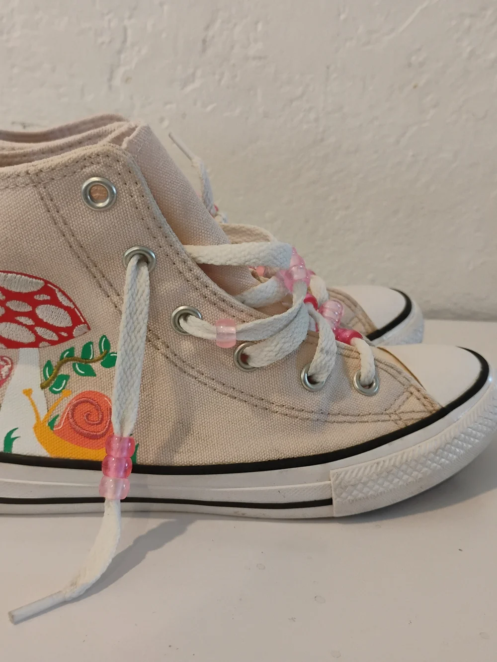 Girls Converse Chuck Taylor All Star High Embroidered Mushroom w/Beads Size 1.5